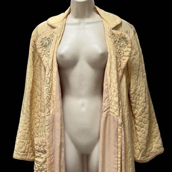 Vintage 1940s Princess Quilted Peach Satin Robe Corded Embroidered Lapel & Belt - Picture 10 of 16